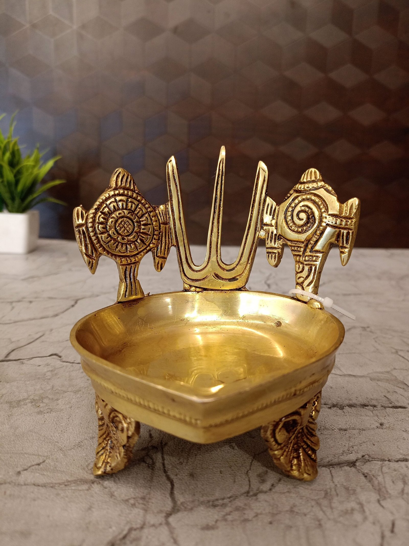 oplus_32 Buy Brass Sangu Chakra Namam Diya For Pooja 4.5" - Image 1