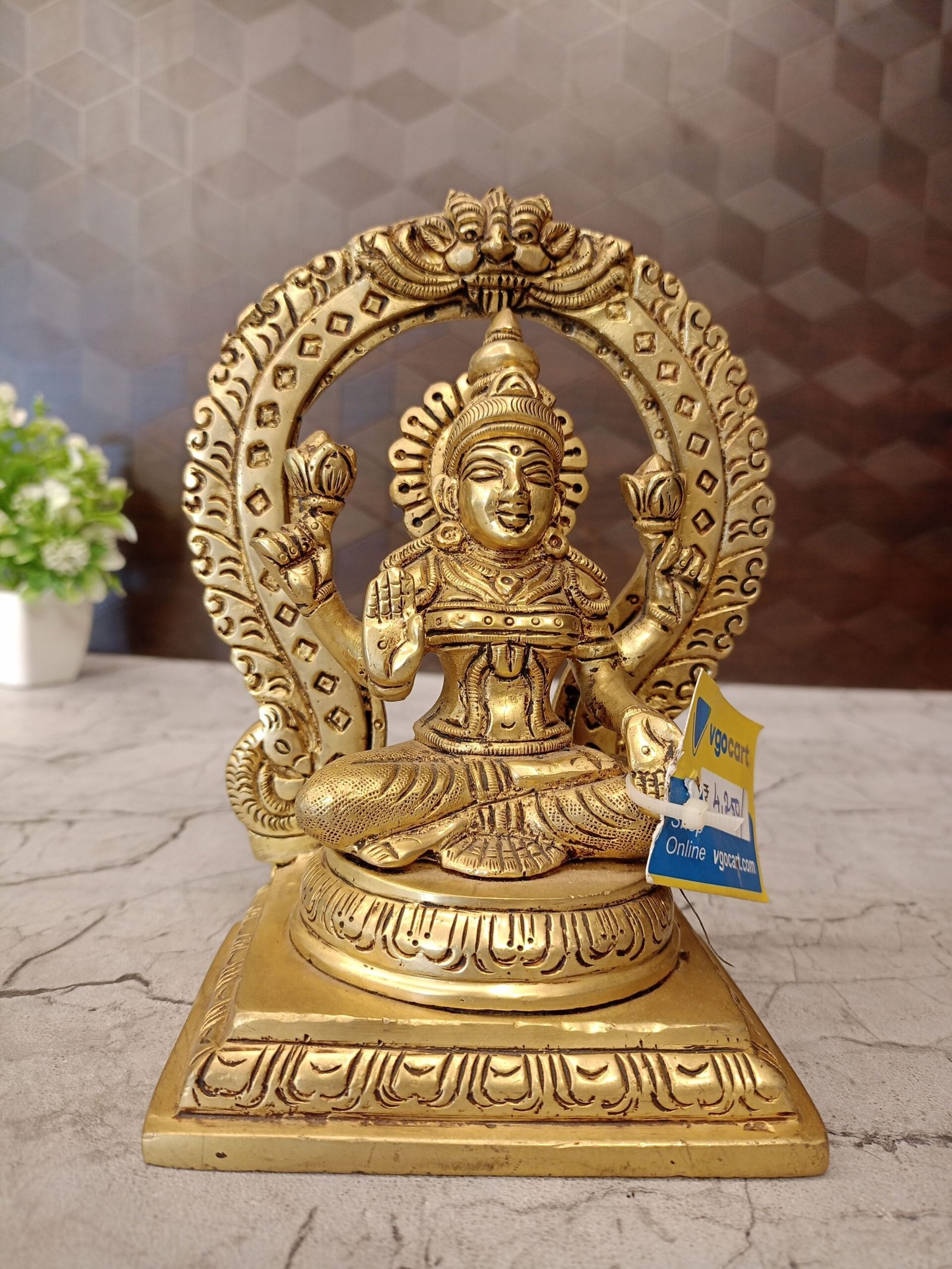 oplus_32 Goddess Lakshmi Brass Idol 7" - Image 1