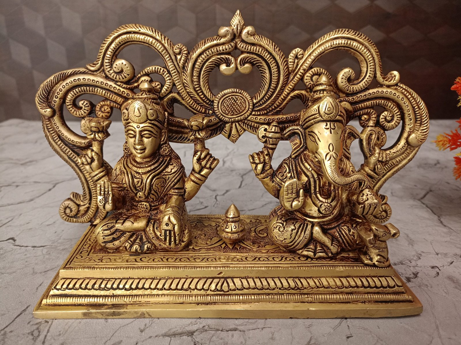 oplus_0 Buy Brass Lakshmi Ganesha With Decorative Arch Statue 6" - Image 1