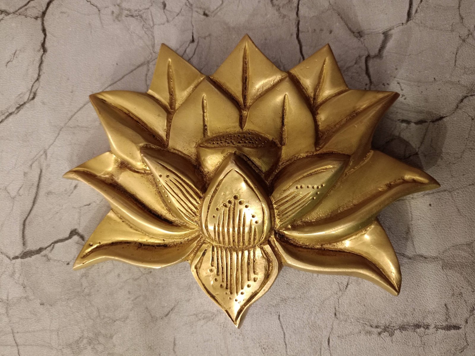 oplus_0 Buy Brass Handicraft Lotus Wall Mount 5" - Image 1