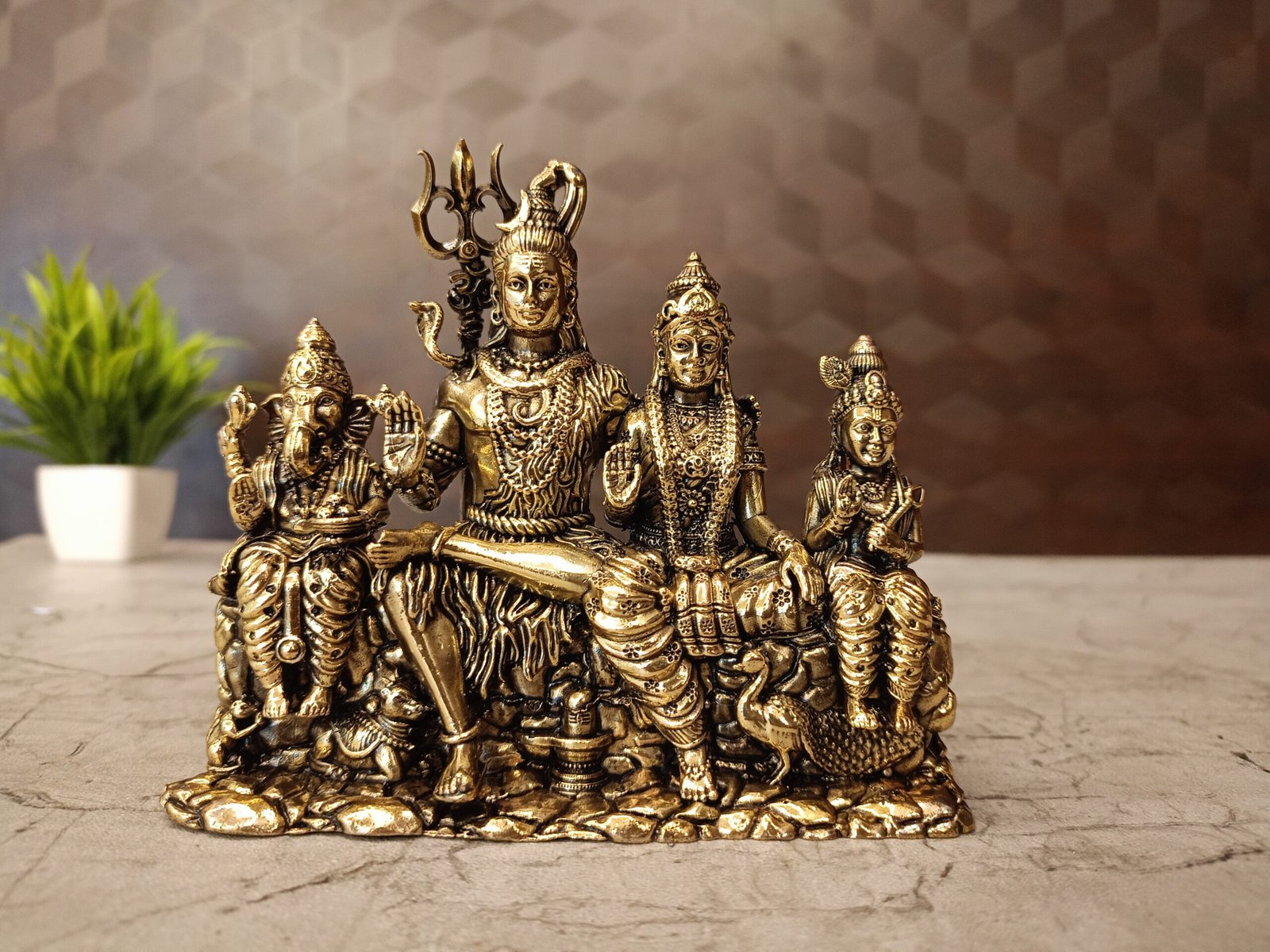 oplus_0 Buy Brass Fine Art Shivan Family For Pooja 4.5" - Image 1