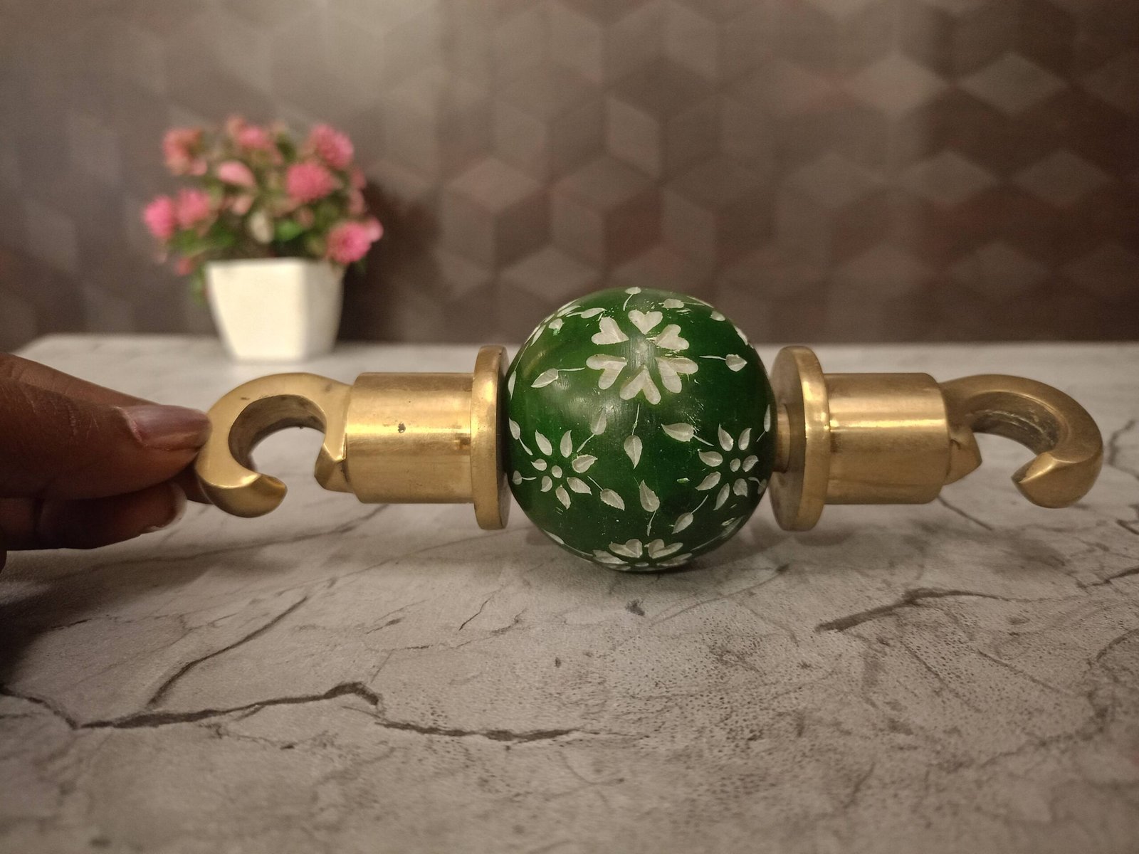 oplus_0 Buy Brass Jula Decor Round Ball Green Color 4 Pcs - Image 1