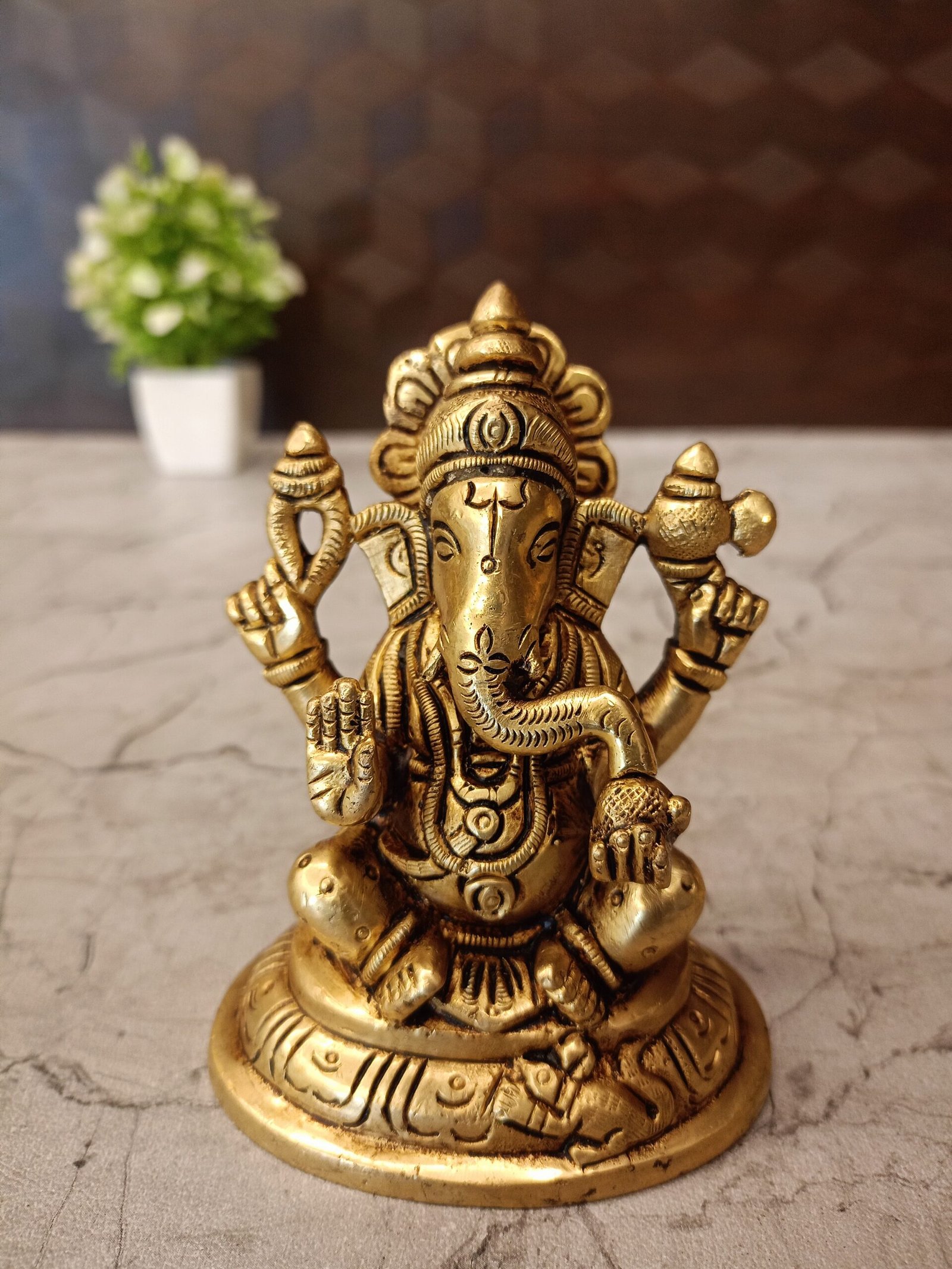 oplus_32 Brass Oval Base Ganesha 4" - Image 1